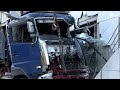 交差点で乗用車と出合い頭に衝突 大型トラック近くのビルに突っ込む 運転の男性病院に運ばれる 静岡 沼津市 交差点で乗用車と出合い頭に衝突 大型トラック近くのビルに突っ込む 運転の男性病院に運ばれる 静岡 沼津市