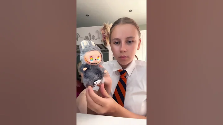 Labubu or lafufu #labubu #lafufu #roadto6k #unboxing #preppy