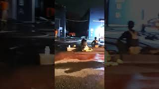 정남 제기리 공장화재  진화후 잠시 휴식중인 정남 119안전센터 대원들