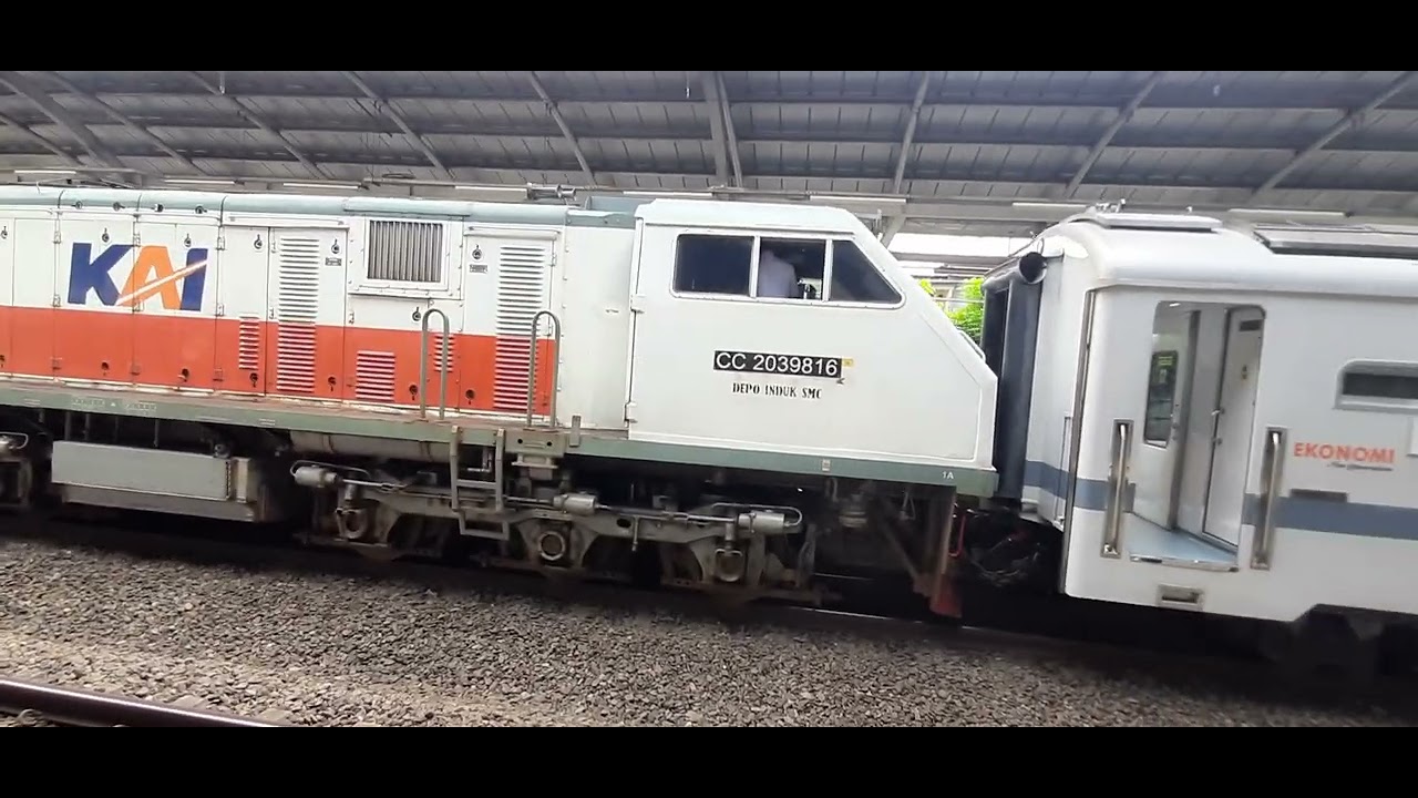 KA GMBS (Gaya baru malam selatan) Berangkat Stasiun Jatinegara - YouTube