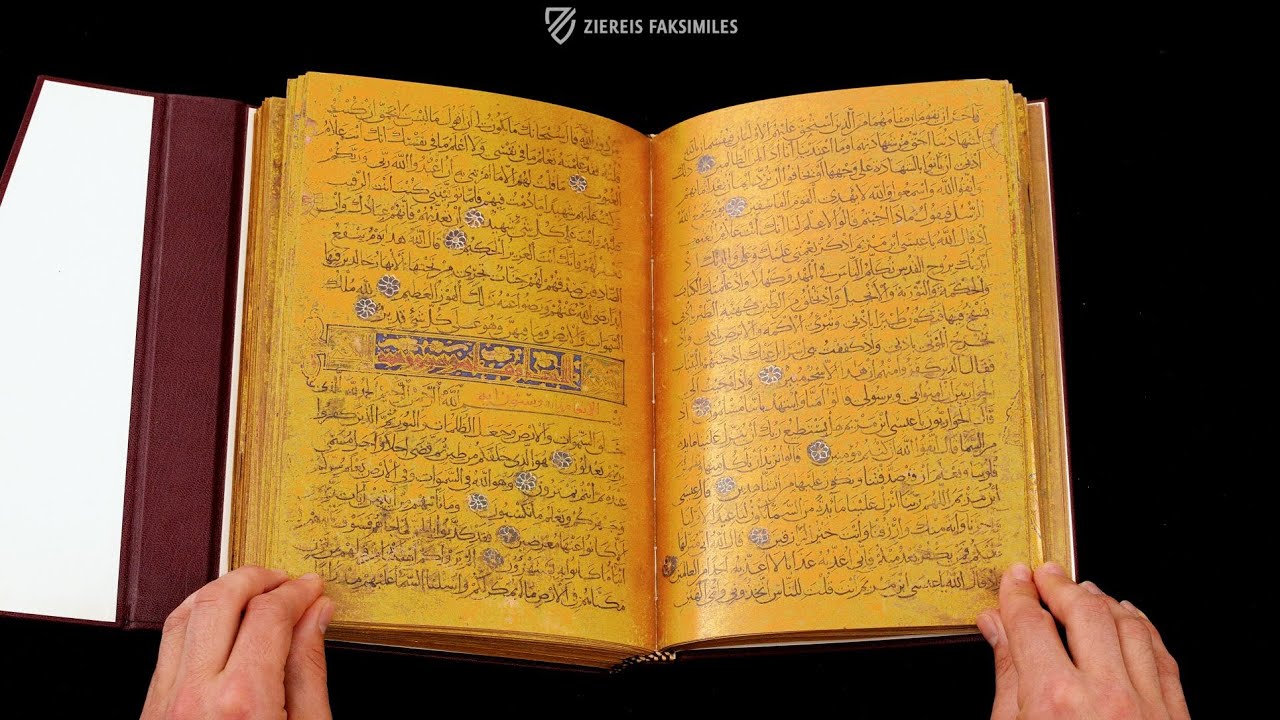 Weißes Cover Koran. Goldfolie Koran. Arabische Schrift Quran