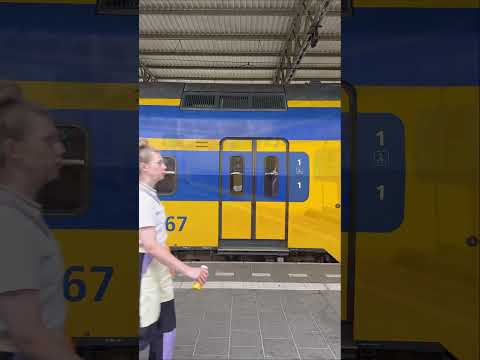 Video: Cara Pergi Dari Lapangan Terbang Eindhoven ke Amsterdam