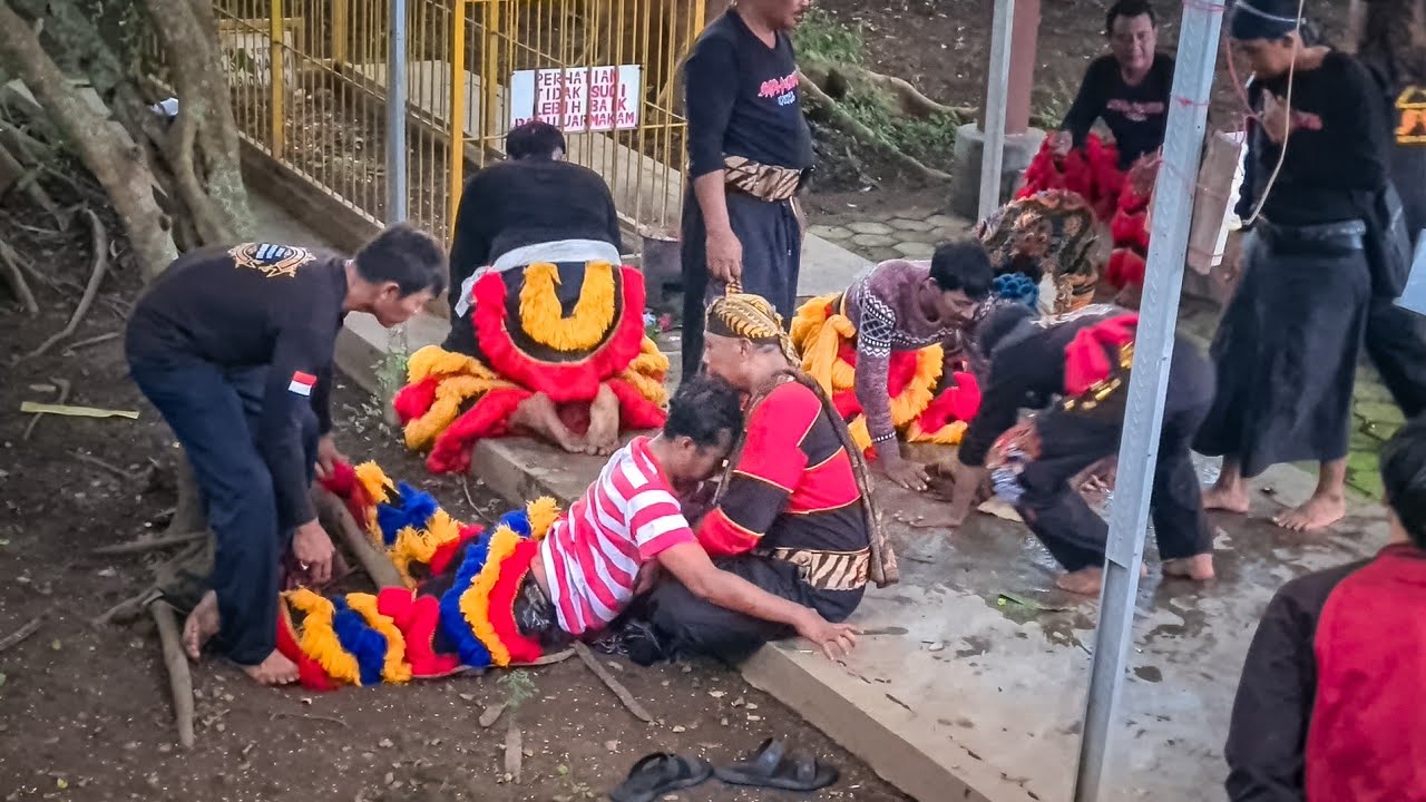 HAUNTED!!! Mass Possession at the Gor Joyoboyo Jaranan Sacred Cemetery SATRIO KUSUMO Original