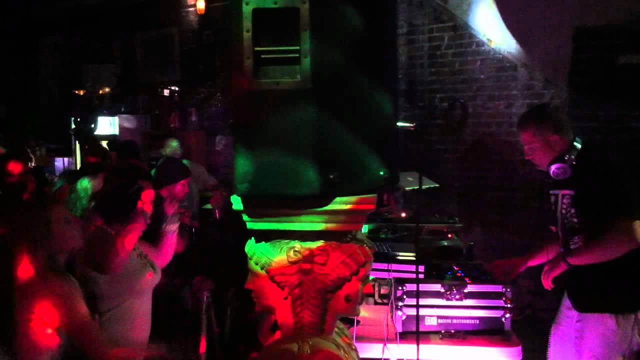 Sub Statik - getting the crowd right for Unicorn Fukr