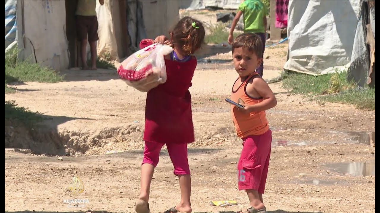 الحياة الصعبة للاجئين السوريين في مخيمات لبنان