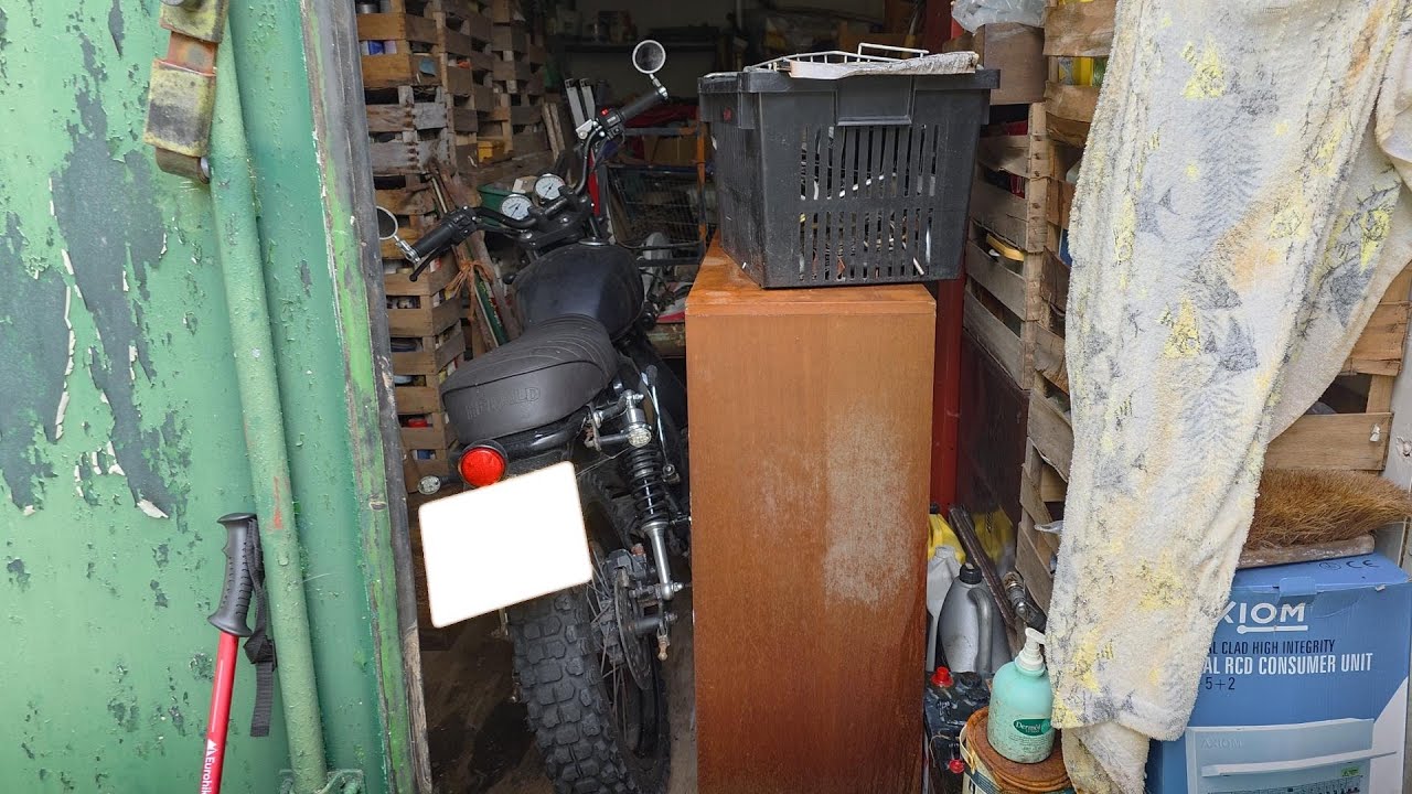 Vacant cars and antiques found at an Abandoned Estate