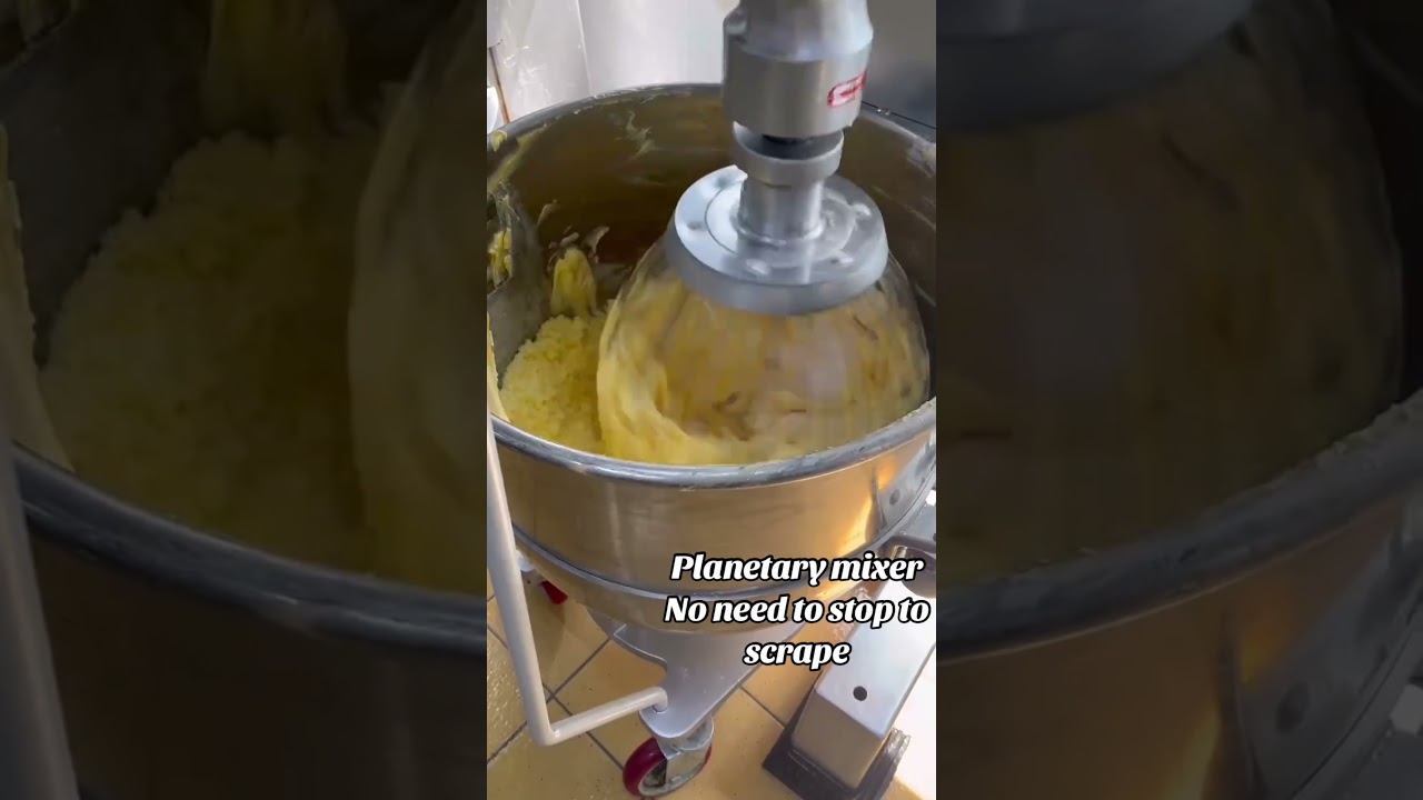 Tired of stop to scrape？ mixer can reach to the bottom！