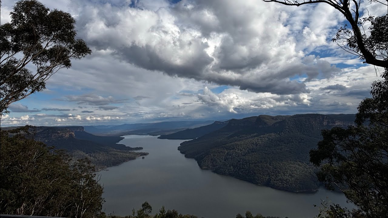 Burragorang Lookout ( One hour drive from Sydney)