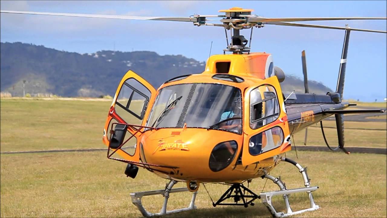 MAFATE HELICOPTERES et CORSAIRFLY à l'aéroport Roland Garros (FMEE,RUN)