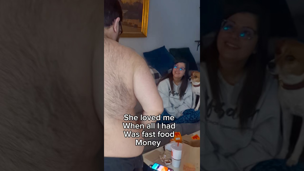 Она любила меня, когда у меня были только деньги на фастфуд 💙 