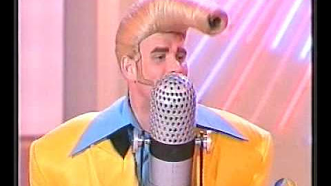 У и уаа песня. Уиуаа песня. Уиуаа cartoons. Поющие бурундуки. Элвин и бурундуки 2.