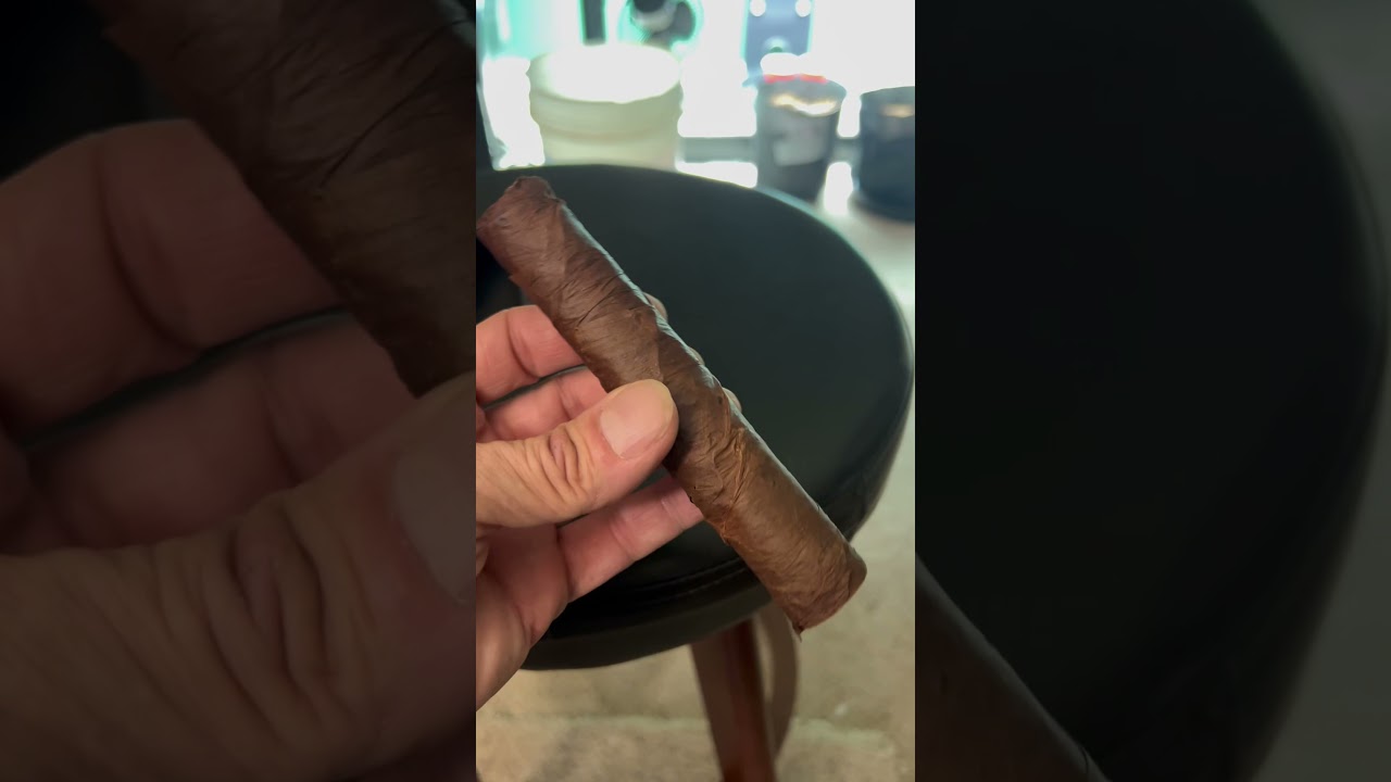My first Hand rolled cigar Nicaraguan filler ,Dominican binder , Ecuadorian Maduro wrapper 🐿️😎🐿️
