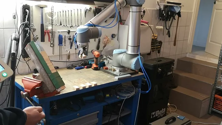 Pick and place with UR10, using DIY "feeder"😀 Universal Robots CB3.3