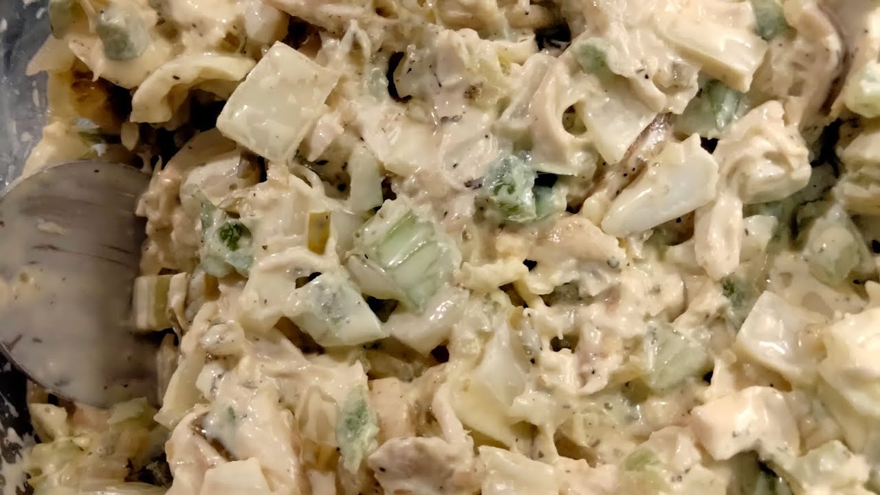 Салат с курицей-гриль для гурманов