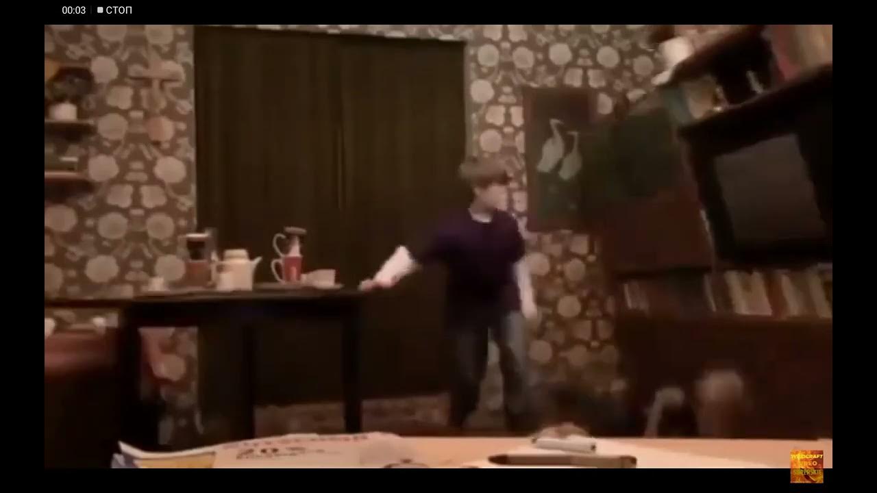 на мальчика упал шкаф - YouTube