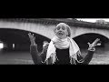 Video clip : Val - Walking