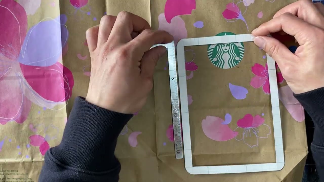スタバの紙袋でペンケース作ってみました。