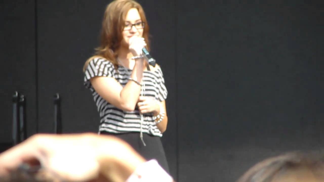 Demi Lovato - Soundcheck 9/22/10 - Jones Beach, NY