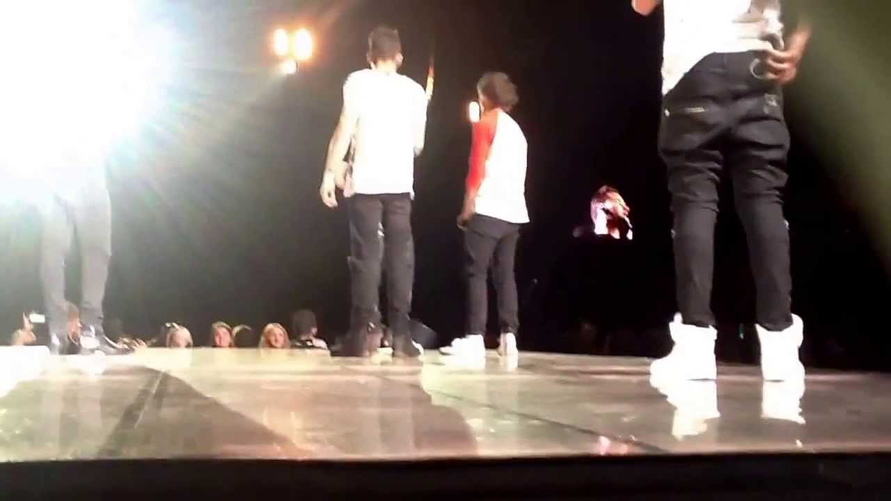 ONE DIRECTION TWITTER QUESTIONS SYDNEY SATURDAY 5TH OCTOBER 2013 ALLPHONES ARENA.