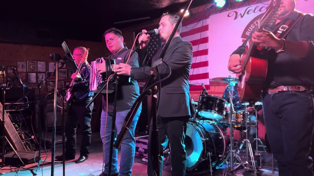 Ruben vela jr ft. Charlie Saenz jr at Rusty Roosters 