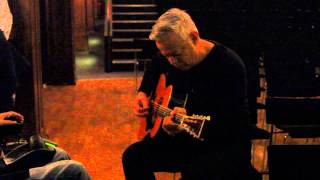 Tommy Emmanuel Tries Out A Leonius Guitar Part 2