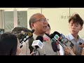 為子Danny申請人身保護令遭拒，非常父親庭外激動落淚。官指保護令申請錯誤及不適宜。