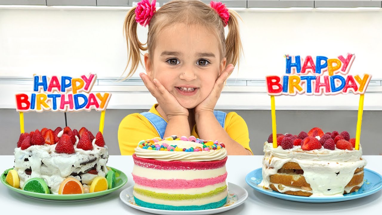 Алиса и Дея готовят торт на день рождения для своей тети.