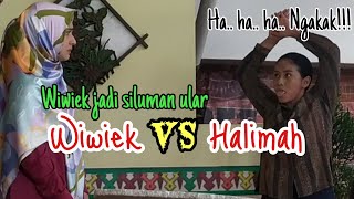 AUNTY WIWIEK TURNS INTO A SNAKE SPIRIT IN FRONT OF HALIMAH. SO HILARIOUS!!!