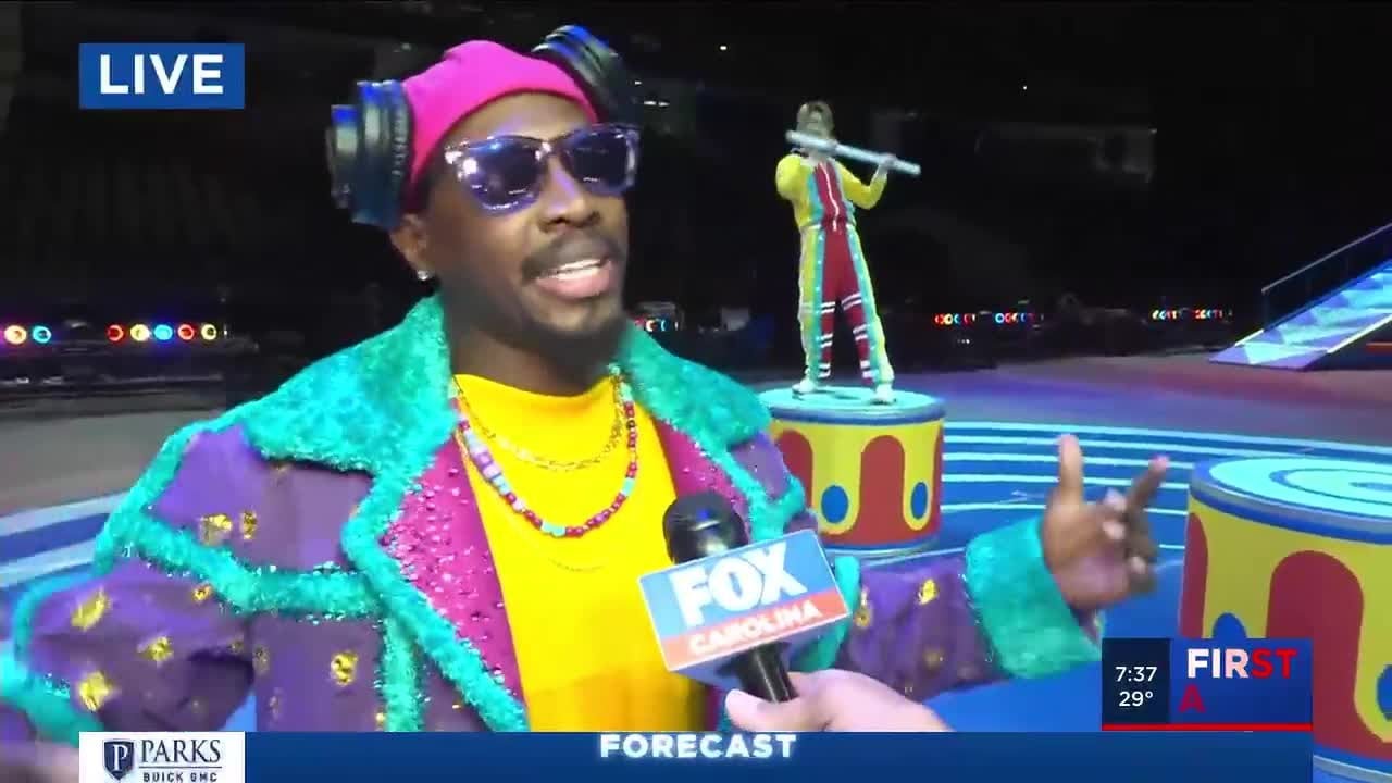 International cast is part of revamped circus - YouTube