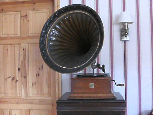 YouTube에서 A Wee Deoch & Doris, sung by Harry Lauder. 보기 YouTube에서 A Wee Deoch & Doris, sung by Harry Lauder. 보기