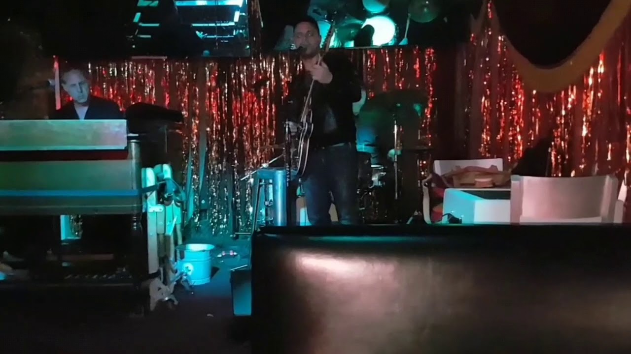 Jimmie Vaughan invites Dany Franchi on stage