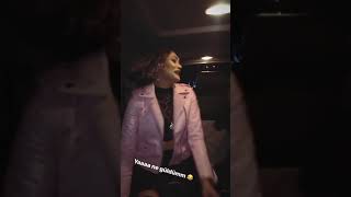 Hazal Atabek Arabada Dans Edi̇yor