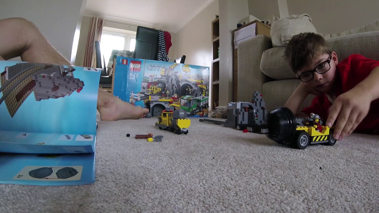 Building the Lego The Mine Set (4204, Timelapse)