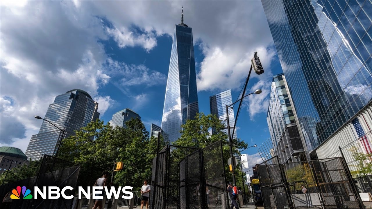 First moment of silence takes place in New York for the 25th 9/11 anniversary First moment of silence takes place in New York for the 25th 9/11 anniversary