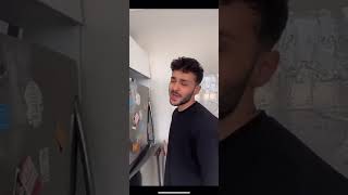 Eşarbını Yan Bağlama Martı