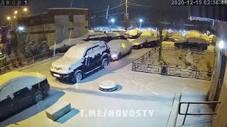 Поджег автомобиля в Подольске попал на видео. Неизвестным удалось скрыться.
