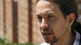 Los políticos tradicionales arremeten contra Podemos