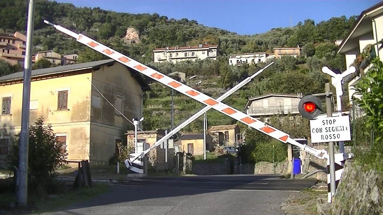 Spoorwegovergang Gimigliano (I) // Railroad crossing // Passaggio a livello