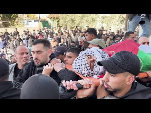 تشييع الشهيد محمد أبو كشك الذي استشهد برصاص قوات الاحتلال الإسرائيلي في مخيم عسكر شرق نابلس