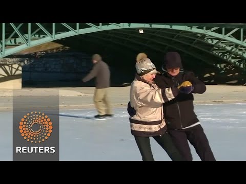 Elderly ice skaters’ delightful twists and turns - Elderly ice skaters’ delightful twists and turns