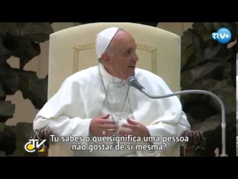 Papa salta discurso "aborrecido" e revela porque não quis "luxos"