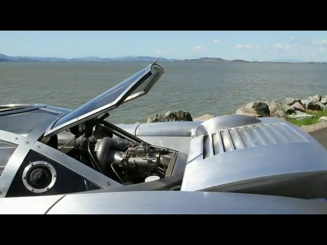 نسخة عن أسرع سيارة برمائية بالعالم