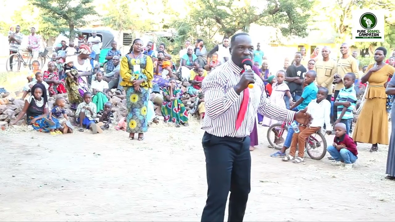 Mkutano wa Injili Igunga. Ev Ambele Chapanyota akihubiri. DAY 1