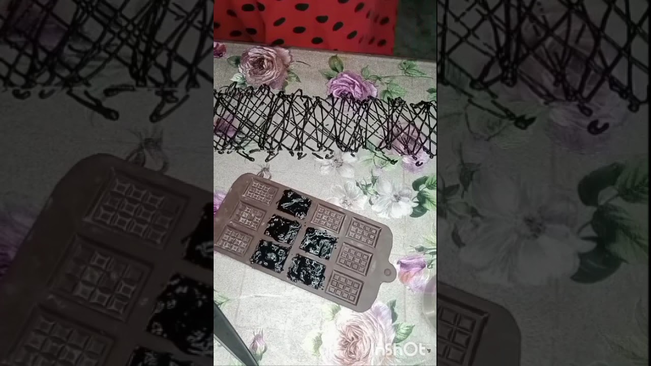 মিরর গ্লেজ ও লেস ডিজাইন