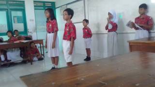 anak anak menceritakan asal usul telaga warna