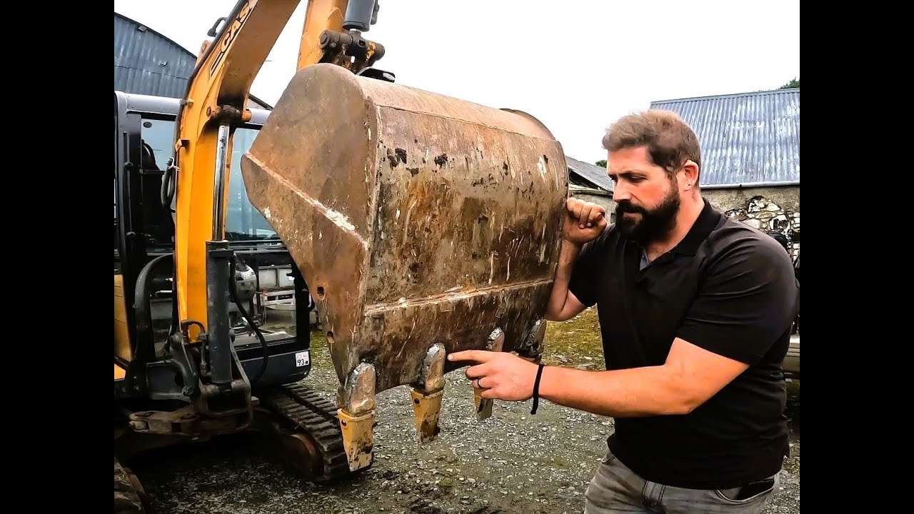 Replacing worn bucket teeth. Cat J200 Weld on