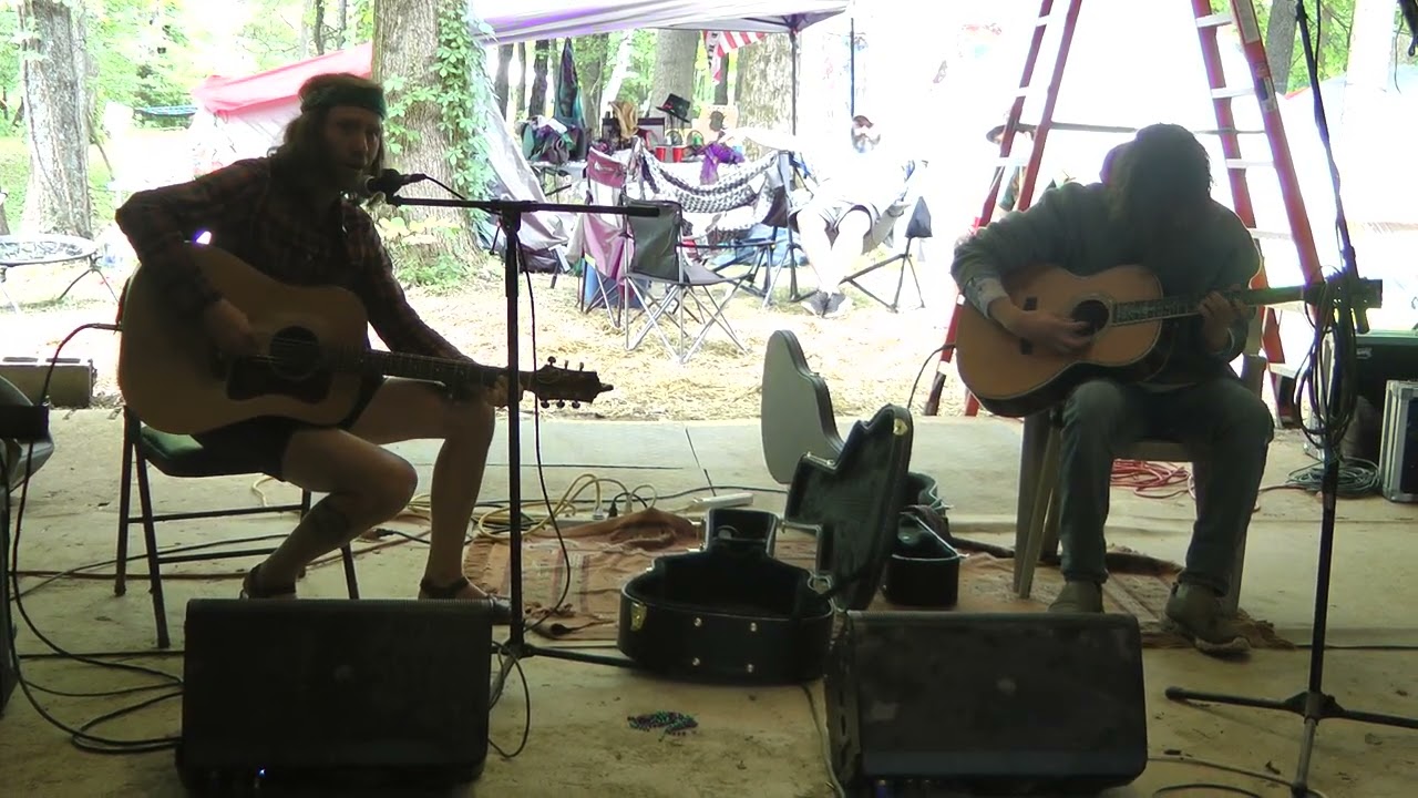 Derrick Manley and Noah Earth perform 'Song To Woody' (Dylan)