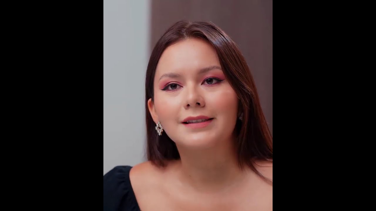 Mujer ayudó a un anciano en la calle y la vida la recompensó