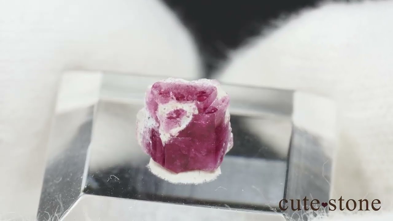 アメリカ ユタ州産 レッドベリルの原石 No.27 - cute stone -