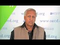 Bunker Roy talks about how rural skills can change life - OECD Week 2012